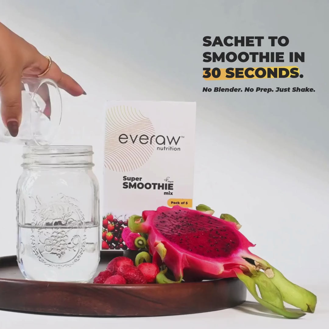 Everaw Pink Smoothie Mix in action: sachet poured into water, shaken, served in 30 seconds. Real fruit smoothie powder with pink pitaya, strawberry, raspberry.